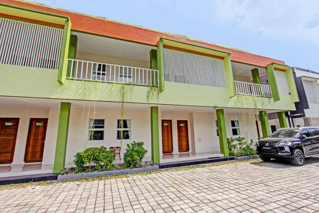 Capital O 91384 Rintaka Residence Senggigi Ngoại thất bức ảnh